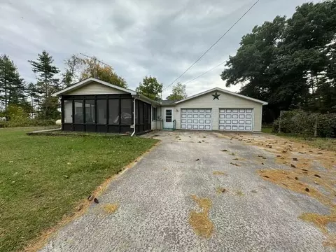 1009 Keystone Rd, Tawas City, MI 48763