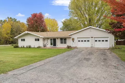 2919 Gratiot Rd, Indian River, MI 49749