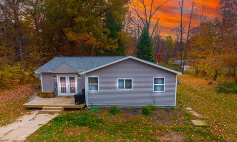 3564 W Lansing Rd, Roscommon, MI 48653 photo 2