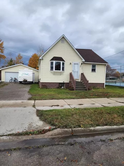 210 W Hueber St, Alpena, MI 49707