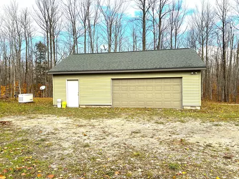 10370 Alpena State Rd, Cheboygan, MI 49721 photo 3