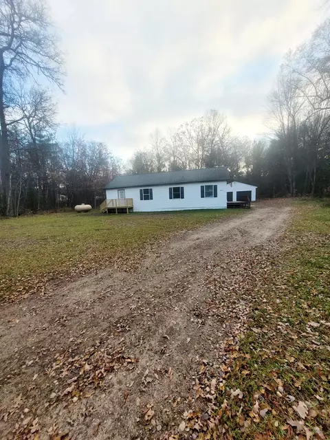 9075 S Grayling Rd, Roscommon, MI 48653
