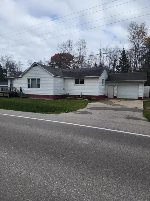 2364 Genschaw Rd, Alpena, MI 49707