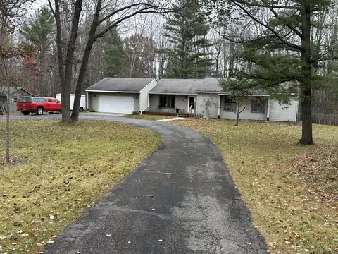 745 Robinhood Ln, Grayling, MI 49738