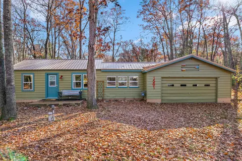1561 Oakwood St, Lewiston, MI 49756