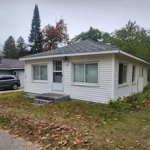 932 Pansy St, Gaylord, MI 49735