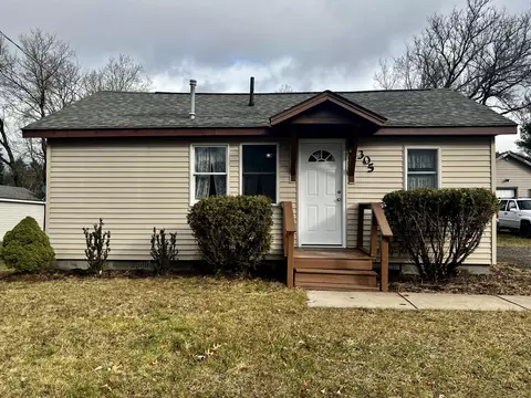 305 S 5th St, Roscommon, MI 48653