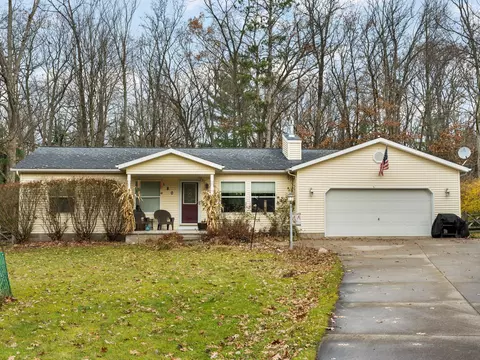 180 Hidden Hills Rd, Houghton Lake, MI 48629