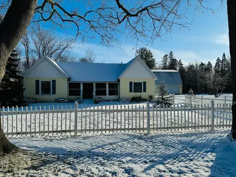 305 S Loxley Rd, Houghton Lake, MI 48629