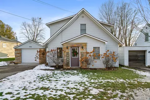 436 Myrtle St, Petoskey, MI 49770