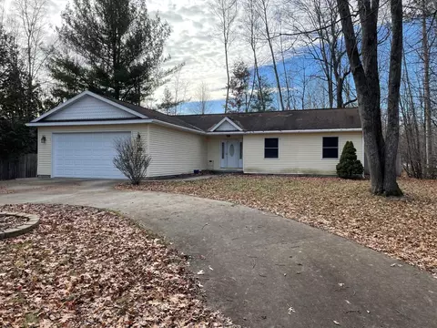 803 Lake James Dr, Prudenville, MI 48651