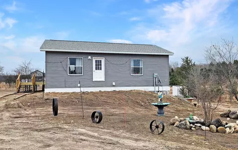 8562 Finnegan Rd, Johannesburg, MI 49751