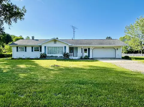3713 Riggsville Rd, Cheboygan, MI 49721