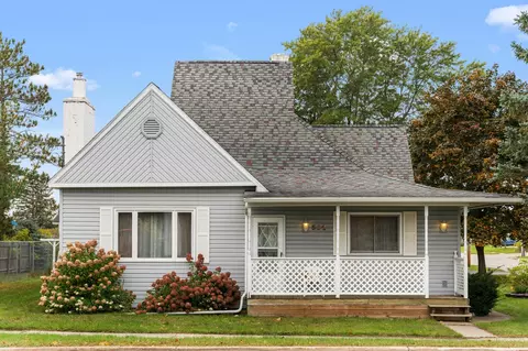 502 S Court Ave, Gaylord, MI 49735