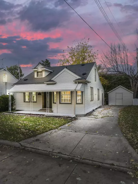 22491 Sunnydale St, Saint Clair Shores, MI 48081
