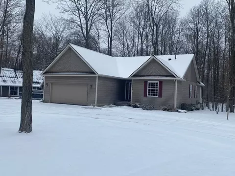 564 Omaha Ct, Gaylord, MI 49735