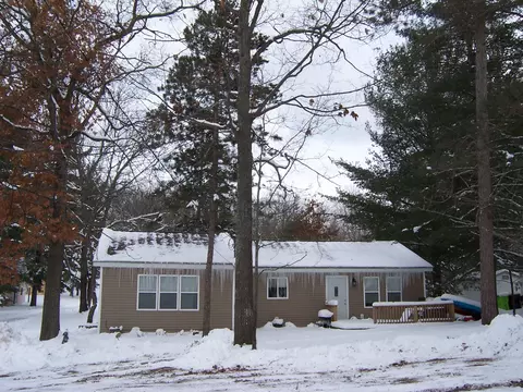 901 Illinois Ave, Roscommon, MI 48653