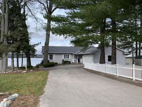 120 Lakeshore Dr, Lachine, MI 49753