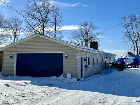 405 Old Trail Dr, Houghton Lake, MI 48629