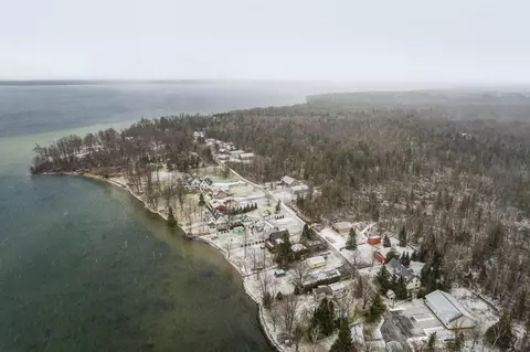 11340 Kings Point Road Alanson Mi 49706 Rd, Alanson, MI 49706