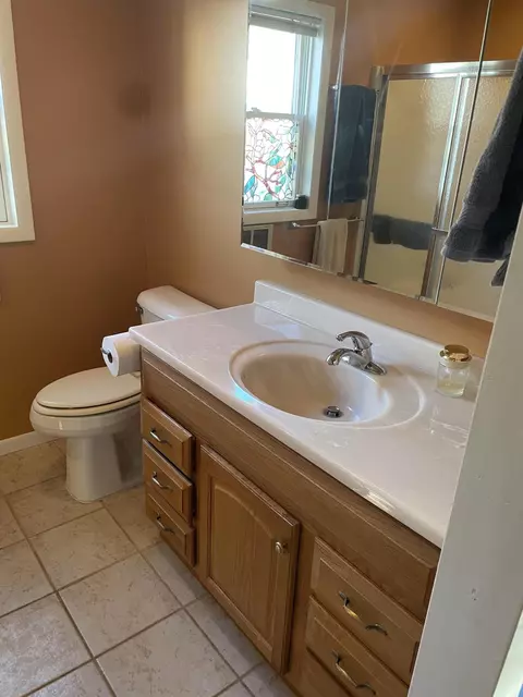 Bath - 2416 W Maplehurst Drive Roscommon Mi 48653 Dr, Roscommon, MI 48653 photo 4 of 6