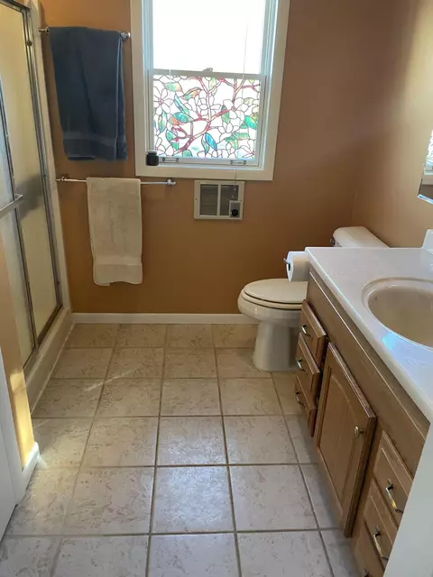 Bath - 2416 W Maplehurst Drive Roscommon Mi 48653 Dr, Roscommon, MI 48653 photo 3 of 6