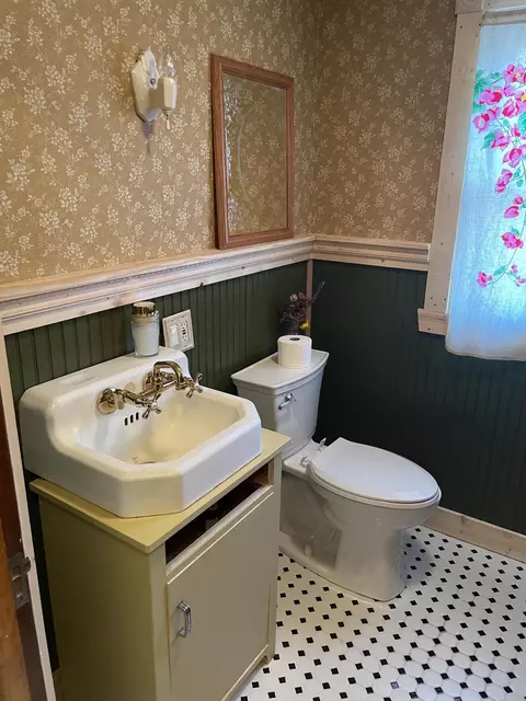 Bath - 2416 W Maplehurst Drive Roscommon Mi 48653 Dr, Roscommon, MI 48653 photo 1 of 6