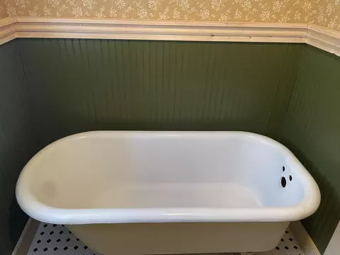 Bath - 2416 W Maplehurst Drive Roscommon Mi 48653 Dr, Roscommon, MI 48653 photo 2 of 6