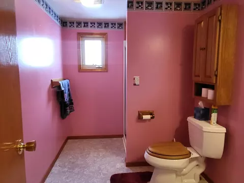 Bath - 6901 S Stephan Bridge Road Roscommon Mi 48653 Rd, Roscommon, MI 48653 photo 7 of 9