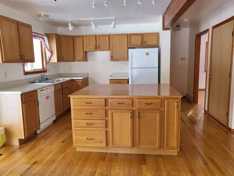 Kitchen - 6901 S Stephan Bridge Road Roscommon Mi 48653 Rd, Roscommon, MI 48653 photo 3 of 5