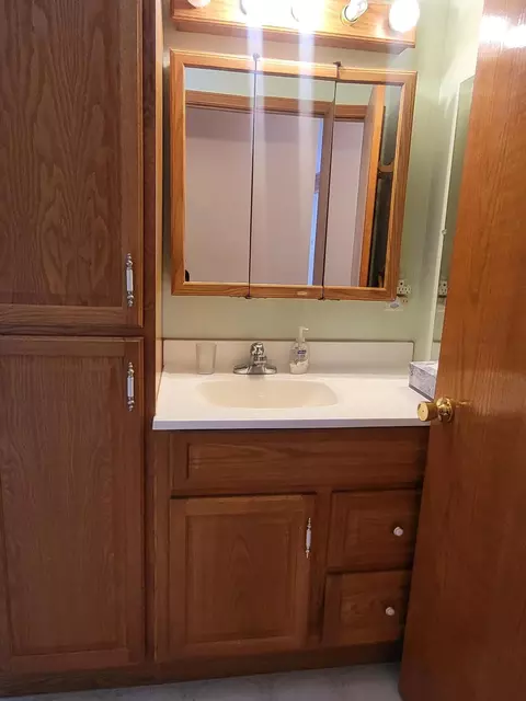 Bath - 6901 S Stephan Bridge Road Roscommon Mi 48653 Rd, Roscommon, MI 48653 photo 3 of 9