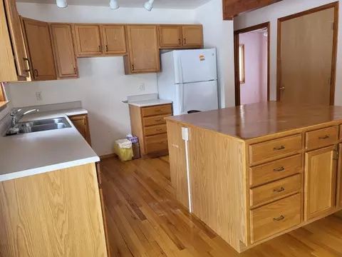 Kitchen - 6901 S Stephan Bridge Road Roscommon Mi 48653 Rd, Roscommon, MI 48653 photo 4 of 5