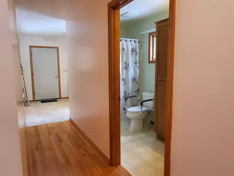 Bath - 6901 S Stephan Bridge Road Roscommon Mi 48653 Rd, Roscommon, MI 48653 photo 1 of 9