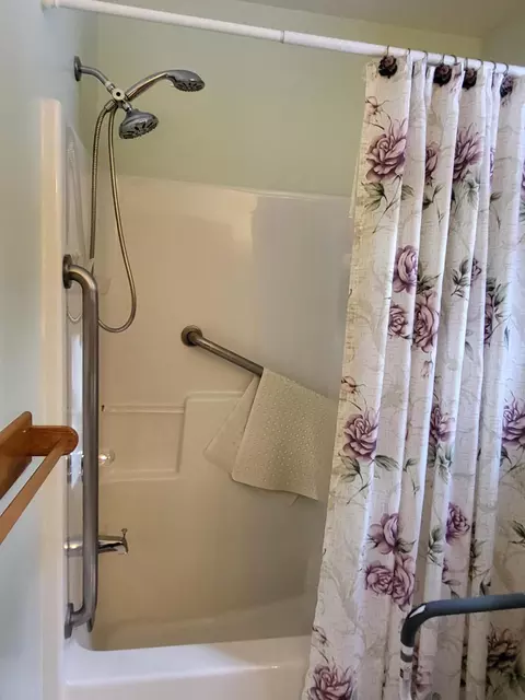 Bath - 6901 S Stephan Bridge Road Roscommon Mi 48653 Rd, Roscommon, MI 48653 photo 5 of 9