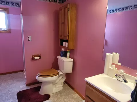 Bath - 6901 S Stephan Bridge Road Roscommon Mi 48653 Rd, Roscommon, MI 48653 photo 8 of 9