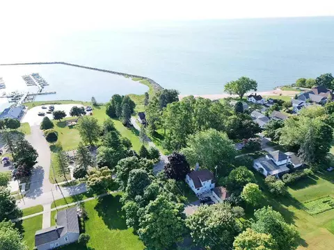 215 N Lake St, Harrisville, MI 48740