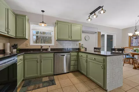 Kitchen - 403 Dante Drive Roscommon Mi 48653 Dr, Roscommon, MI 48653 photo 1 of 5