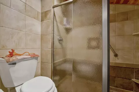 Bath - 403 Dante Drive Roscommon Mi 48653 Dr, Roscommon, MI 48653 photo 3 of 4
