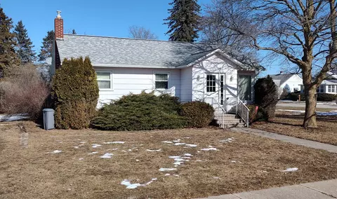 511 7th St, Cheboygan, MI 49721