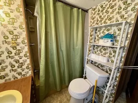 Bath - 401 Starron Rd, Roscommon, MI 48653 photo 2 of 2