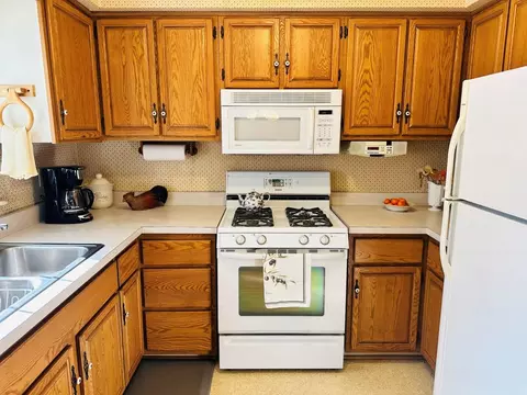 Kitchen - 207 W Road Roscommon Mi 48653 Rd, Roscommon, MI 48653 photo 2 of 4