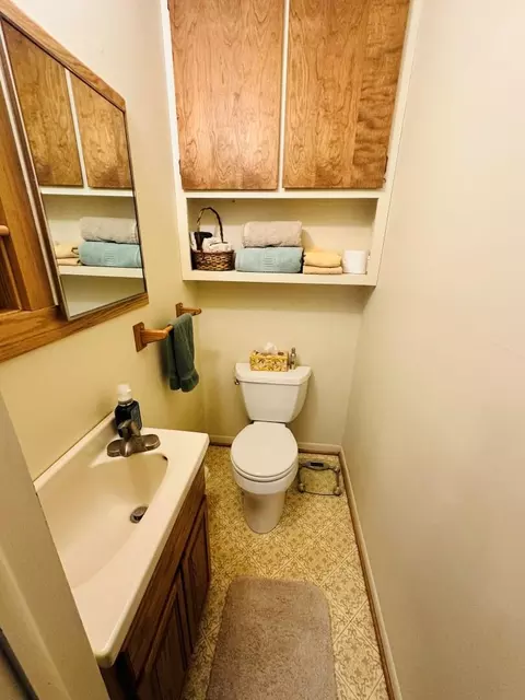 Bath - 207 W Road Roscommon Mi 48653 Rd, Roscommon, MI 48653 photo 3 of 4