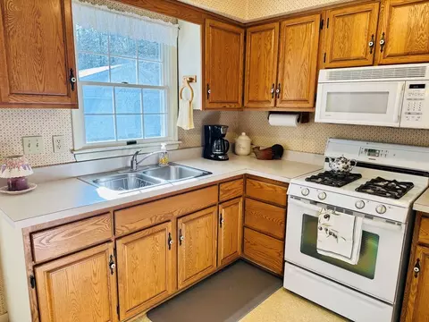 Kitchen - 207 W Road Roscommon Mi 48653 Rd, Roscommon, MI 48653 photo 1 of 4
