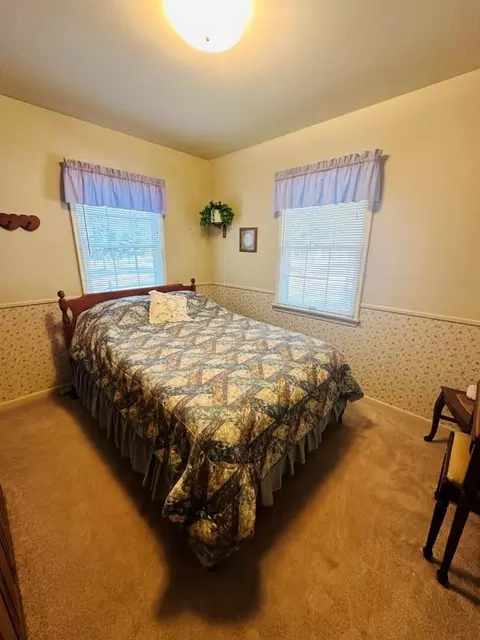 Bedroom - 207 W Road Roscommon Mi 48653 Rd, Roscommon, MI 48653 photo 4 of 9