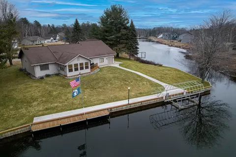 117 Anchor Ct, Houghton Lake, MI 48629