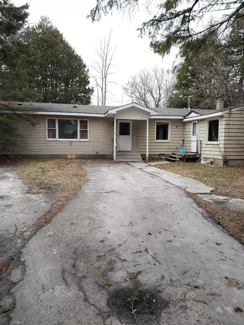 611 Wall Ave, Alpena, MI 49707