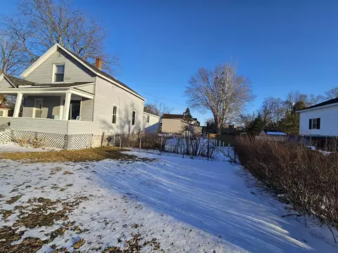 Exterior - 900 S 8th Ave, Alpena, MI 49707 photo 2 of 4