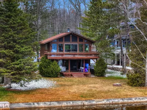 8930 W Higgins Lake Dr, Roscommon, MI 48653