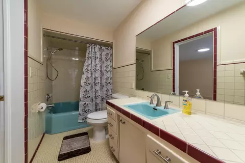 Bath - 304 Young St, Cheboygan, MI 49721 photo 2 of 4