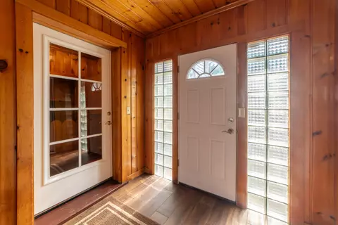 Entry Way - 304 Young St, Cheboygan, MI 49721 photo 4 of 17